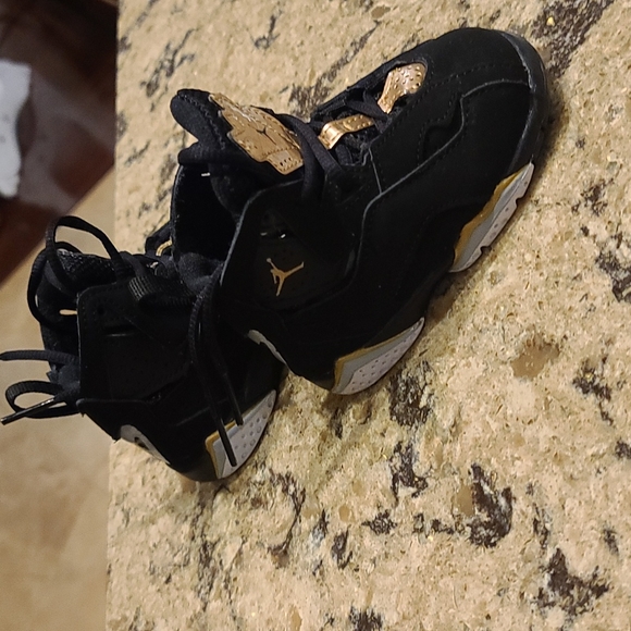 Shoes - Picture 2 of 3